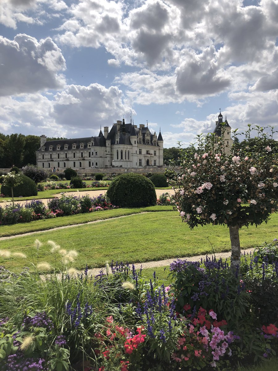 AudiovisuelN's tweet photo. En l’honneur de la #JourneeInternationaleDesDroitsDesFemmes, voici quelques images du Château Des Dames, entièrement pensée par des Femmes et qui lui aussi connait des innovations audiovisuelles avec son audioguide #chateau #innovation #audiovisuelle #femme https://t.co/tNsL1HfPty