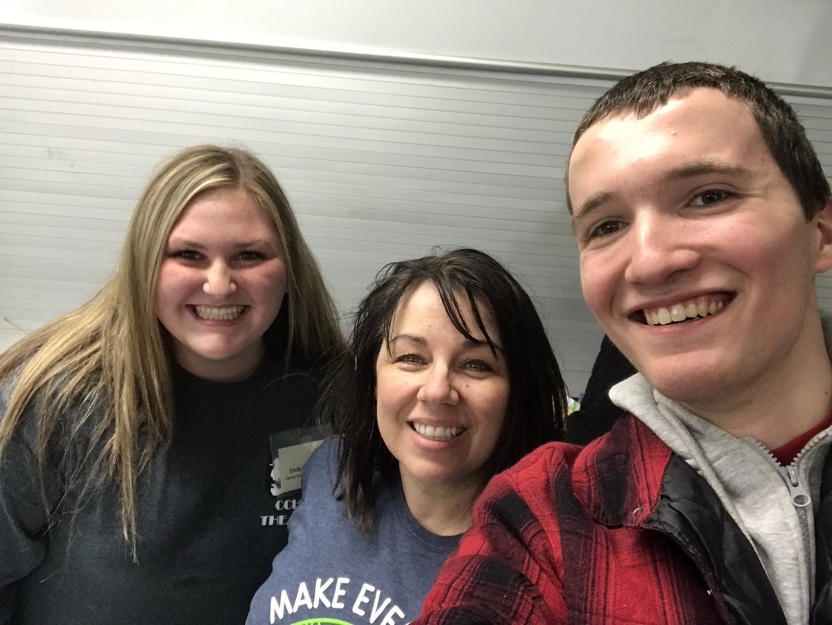 MATitterton's tweet photo. Thanks to these @CCHSCorsairs students for volunteering today at the #OEFF in Libertyville today #CarmelPride https://t.co/qM7XhYkCO9