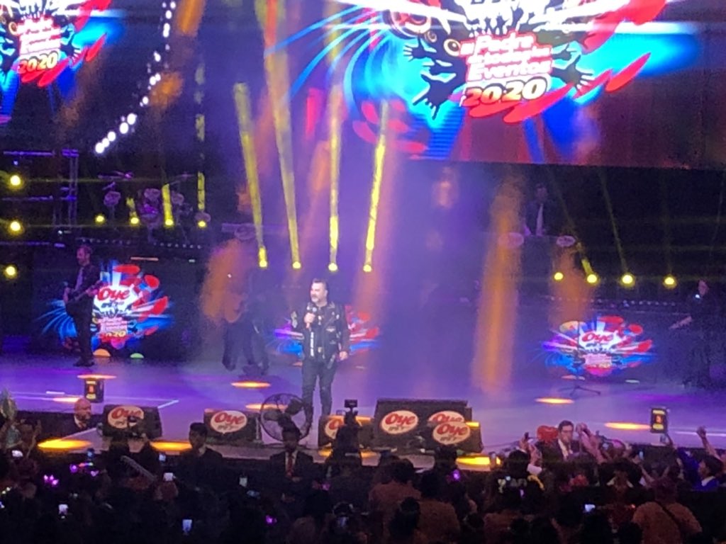 SiempreOye897's tweet photo. Presente en el escenario de @Oye897 @AuditorioMx @MijaresOficial #ElPadreDeTodosLosEventos2020 @SiempreOye897 #ManadaBlue https://t.co/mu7xAzKo4E