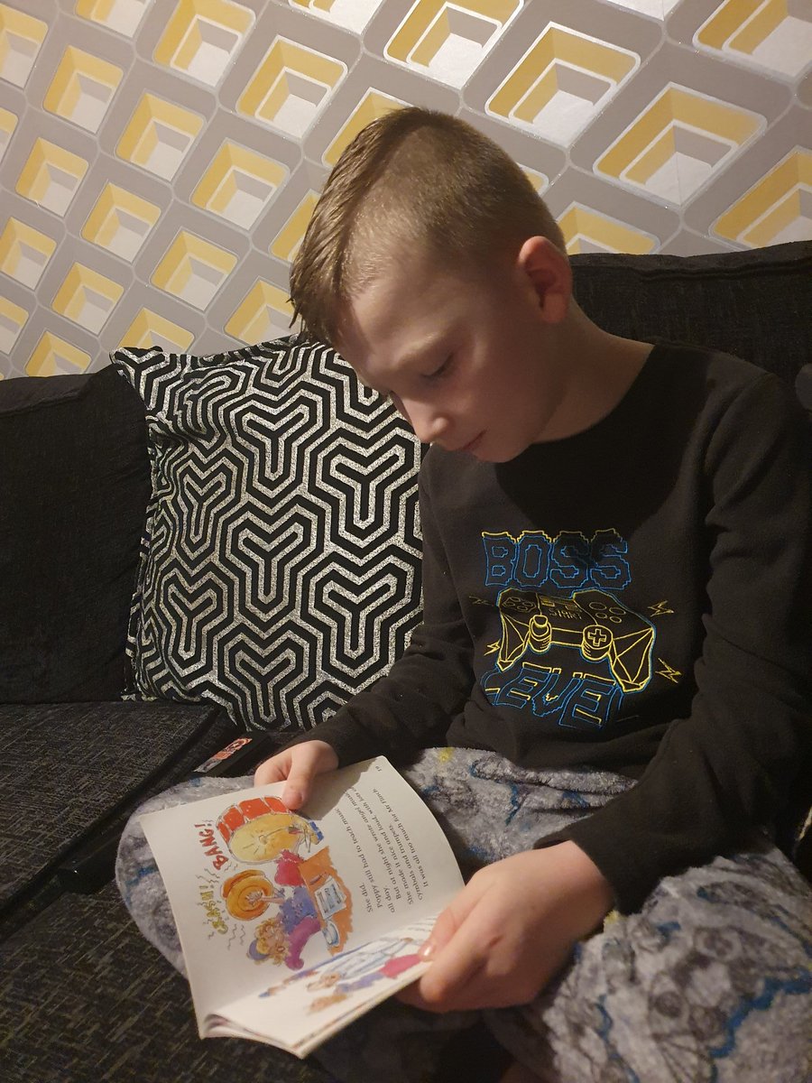 gemgemz11's tweet photo. @holycrossAS he loves a good book ❤ #ShareAStory https://t.co/5BwEwzsYNA