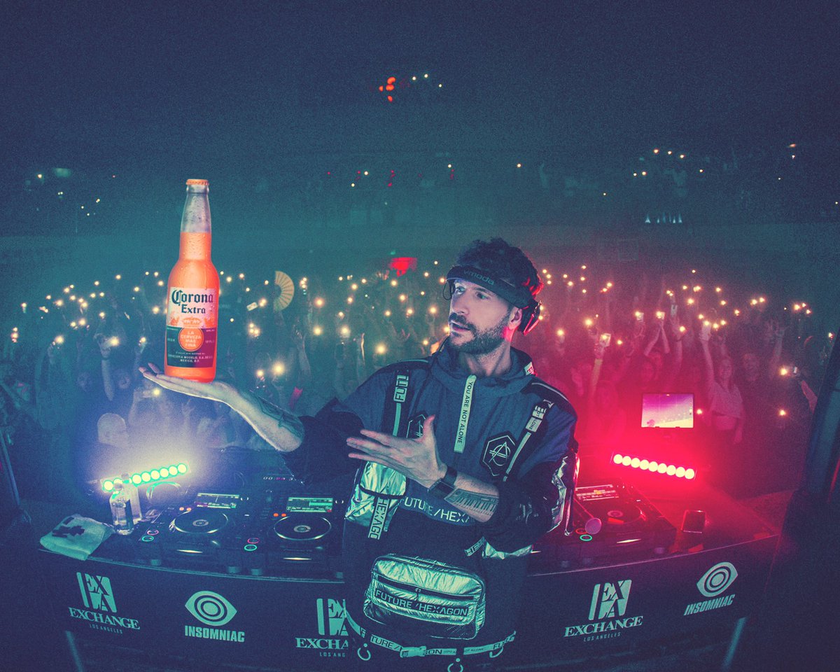 DonDiablo's tweet photo. Stay safe kids! Just survived a crazy week of shows all over America 🙏🏻🇺🇸✈️ LA, Las Vegas, Boston, Chicago, Foxwoods &amp; Miami: much ❤️ #TourLife https://t.co/fLE373yIh0