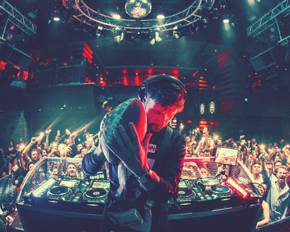 DonDiablo's tweet photo. Stay safe kids! Just survived a crazy week of shows all over America 🙏🏻🇺🇸✈️ LA, Las Vegas, Boston, Chicago, Foxwoods &amp; Miami: much ❤️ #TourLife https://t.co/fLE373yIh0