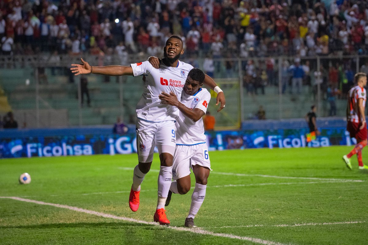 CDOlimpia's tweet photo. 📷 La galeria del juego de anoche. https://t.co/pYtBg0K96y