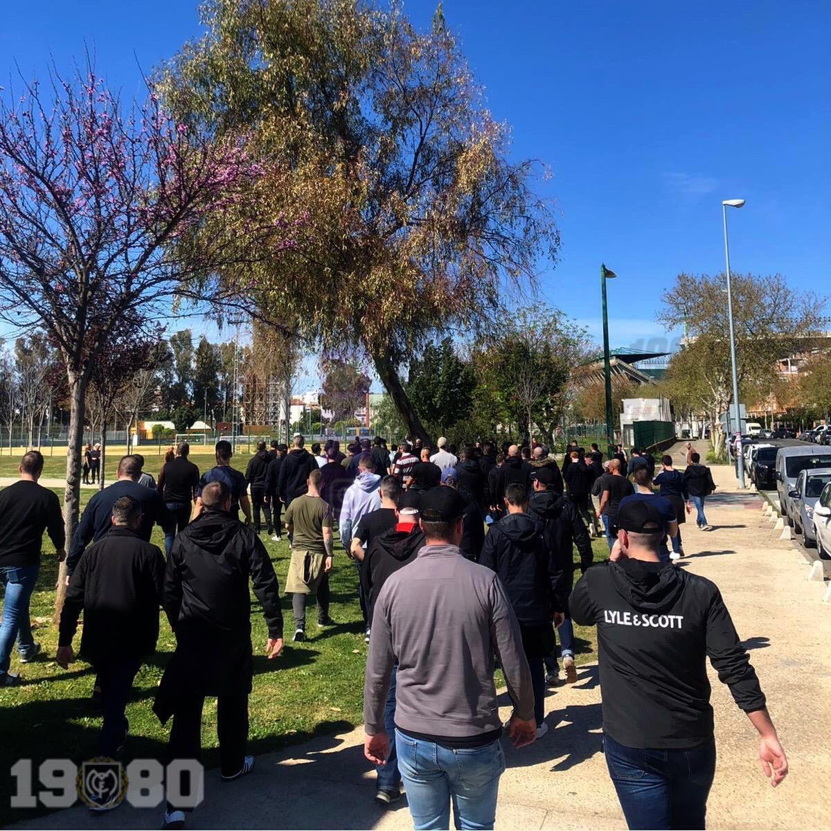 FondoSur_1980's tweet photo. Donde tú estés, yo allí estaré... (Real Betis-Real Madrid)
#USNoSurrender
#UltrasSur #SiempreFieles 
#40Aniversario https://t.co/qhDe6d1SFX