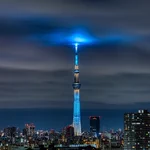 まるでSF映画？？スカイツリーの上空が怪しげな青紫色に…