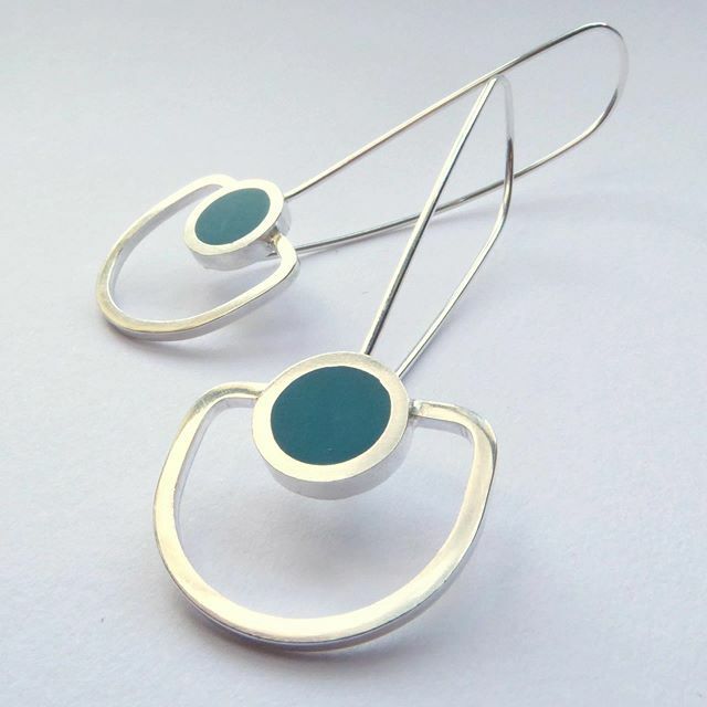 querc's tweet image. These long Deco hoops in teal blue are at the Devon Guild as part of their new@devonguild exhibition.
Runs til 26th April. @devonguildcrafts #boveytracey #newearrings #craftcouncil #teal ift.tt/2TSW5qC