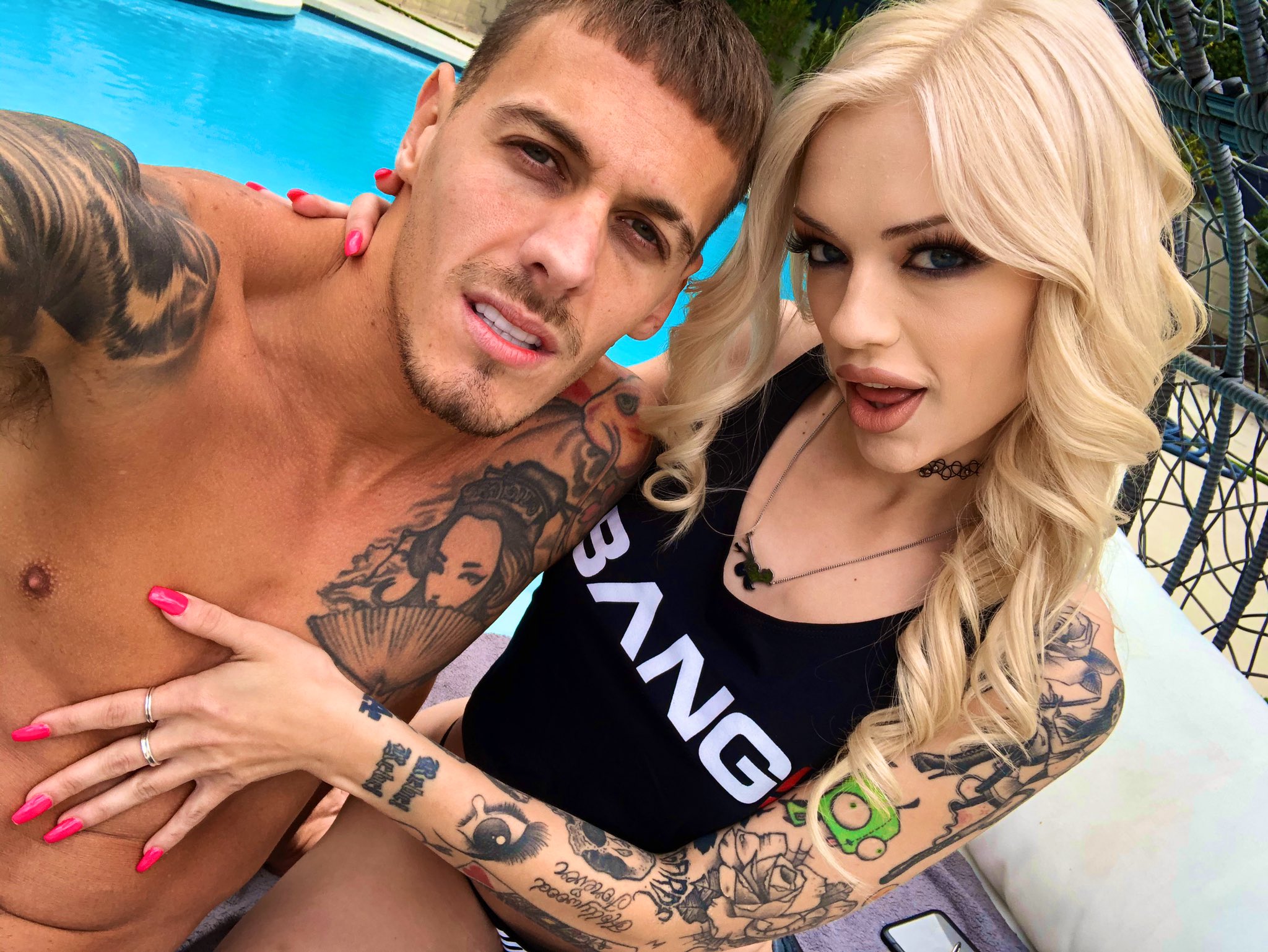 2 pic. Before & After 😍🤤 @ChrisDiamond_x for @Bang_Twts https://t.co/xRNpRMYtJb