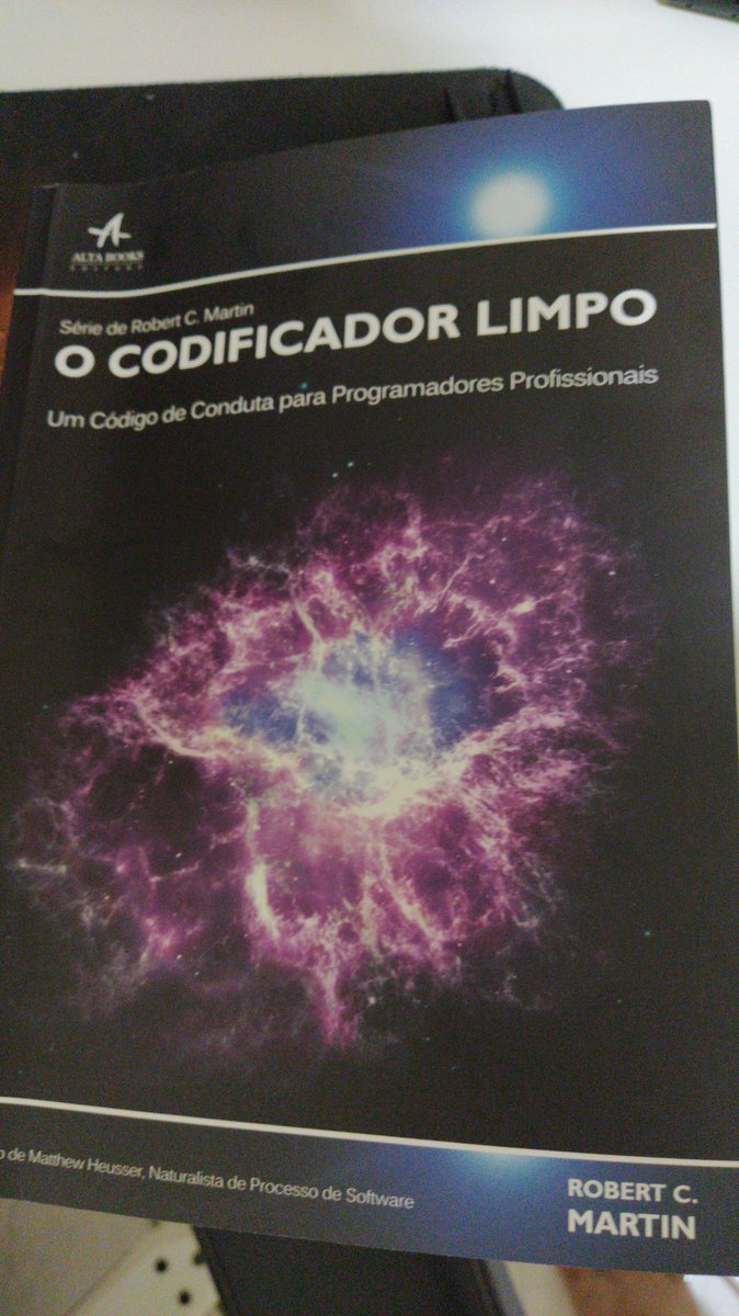 vdssg's tweet image. Tomando vergonha na cara e colocando a leitura em dia. #cleancoder