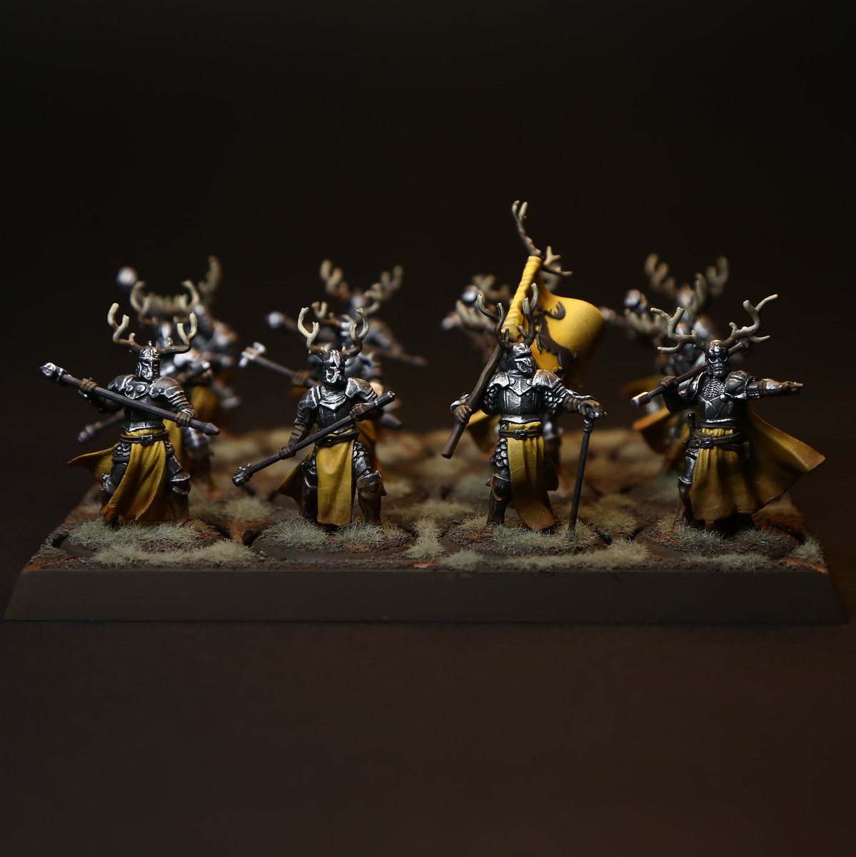 JCukar_painting's tweet photo. #baratheons starter set by #CMONgames
#minipainting #miniaturepainting #miniatures #tabletop #paintingminiatures #paintingminis #wargaming #painting #miniature #tabletopgames #tabletopgaming #art #hobby #wargames #boardgames #dnd #boardgames #coolminiornot #asoiaf #asoiaftm https://t.co/vcEGbkrDRn