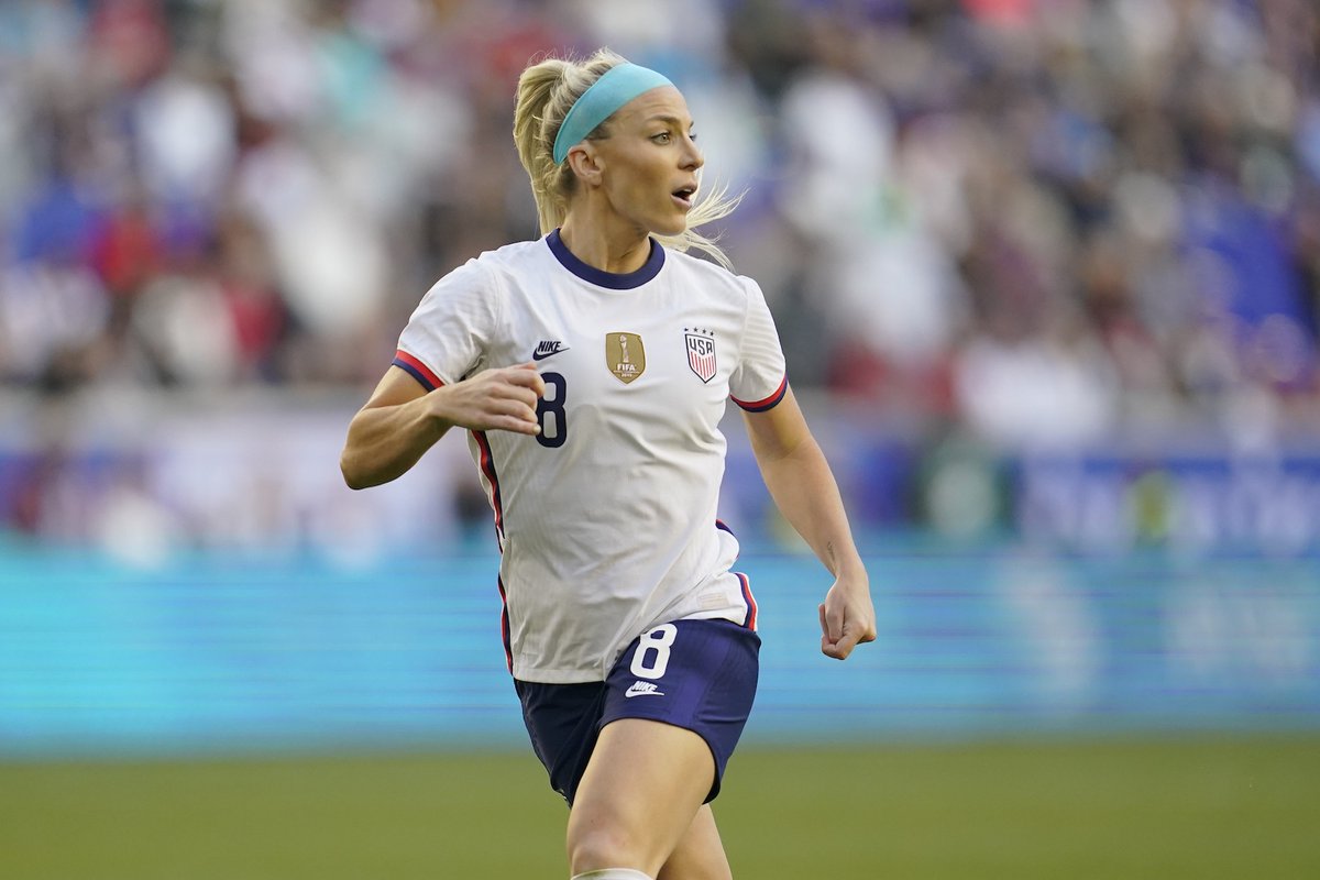 USWNT's tweet image. 86' - GOAL! @julieertz coming in CLUTCH!

#USAvESP | 1-0