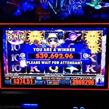 HorseshoeIndy's tweet photo. Eric makes his weekend with a $39,692 #jackpot on Shark Week! 🦈👏🤑
•
•
#indianagrand #sharkweek #sundayslots #Slotsonslots https://t.co/P2vk6pk5XJ