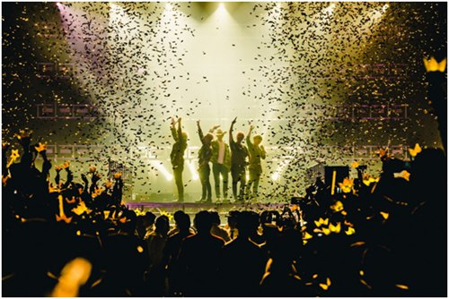 lilillzzz's tweet photo. #TakeCareSeungri  Don't be afraid of anything.We are always be with you.Please take care of yourself where we can't see you.May you enlist successfully and come back safely.We're all here waiting for you.
The best seungri.最好的忙内加油!🧡🧡 https://t.co/ex14Ha70P6