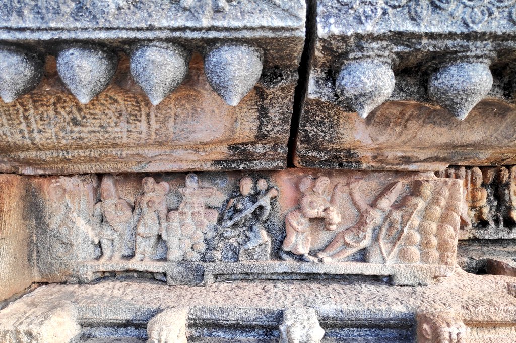 Several panels all around the temple depict royal life, hunting scenes, battlefield and soldiers, and local legends. All you need is to go searching for them. Keep a keen eye.