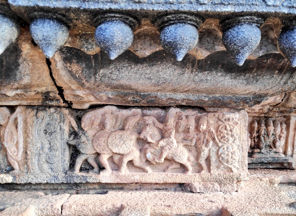 Several panels all around the temple depict royal life, hunting scenes, battlefield and soldiers, and local legends. All you need is to go searching for them. Keep a keen eye.