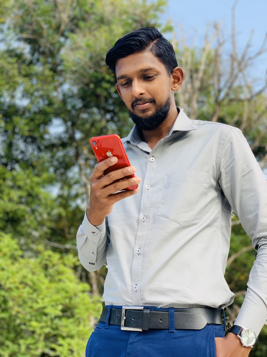 anasyazeen's tweet photo. #wedding #vibes #cusins #bigday #outfitoftheday #with #favorite #Apple #productred 😍 https://t.co/ZSuzuDehdh