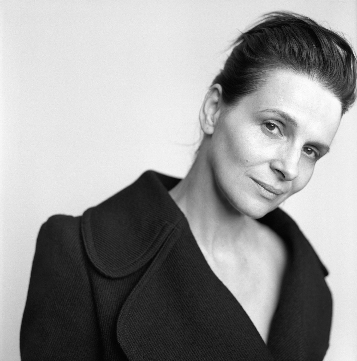 Tribeca's tweet photo. "Each new film is like a trial. Before I step in front of the camera, I do not know whether I am going to fall or whether I am going to fly—and that is exactly the way I want it to stay." Happy birthday to the astonishing Juliette Binoche, an actress of transcendent talents! 💗👑 https://t.co/koDO37qng9