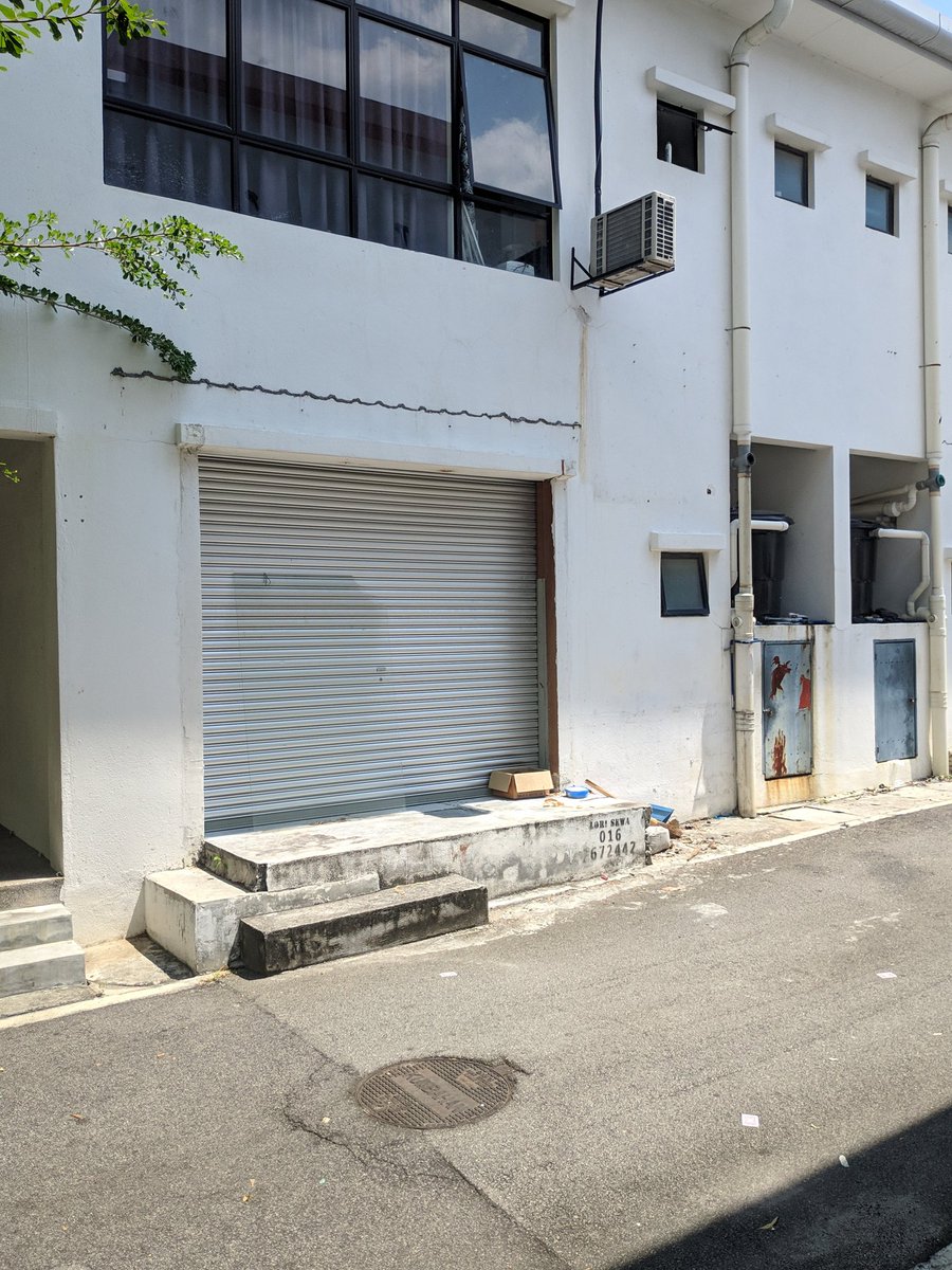 AmmarAshbilJaya's tweet photo. Dah sedia kotak. 

Sapa berminat boleh mai riki area lot kedai depan MJII, lorong dobi, berdekatan pusat Tahfiz. https://t.co/ERmDUu6tVO