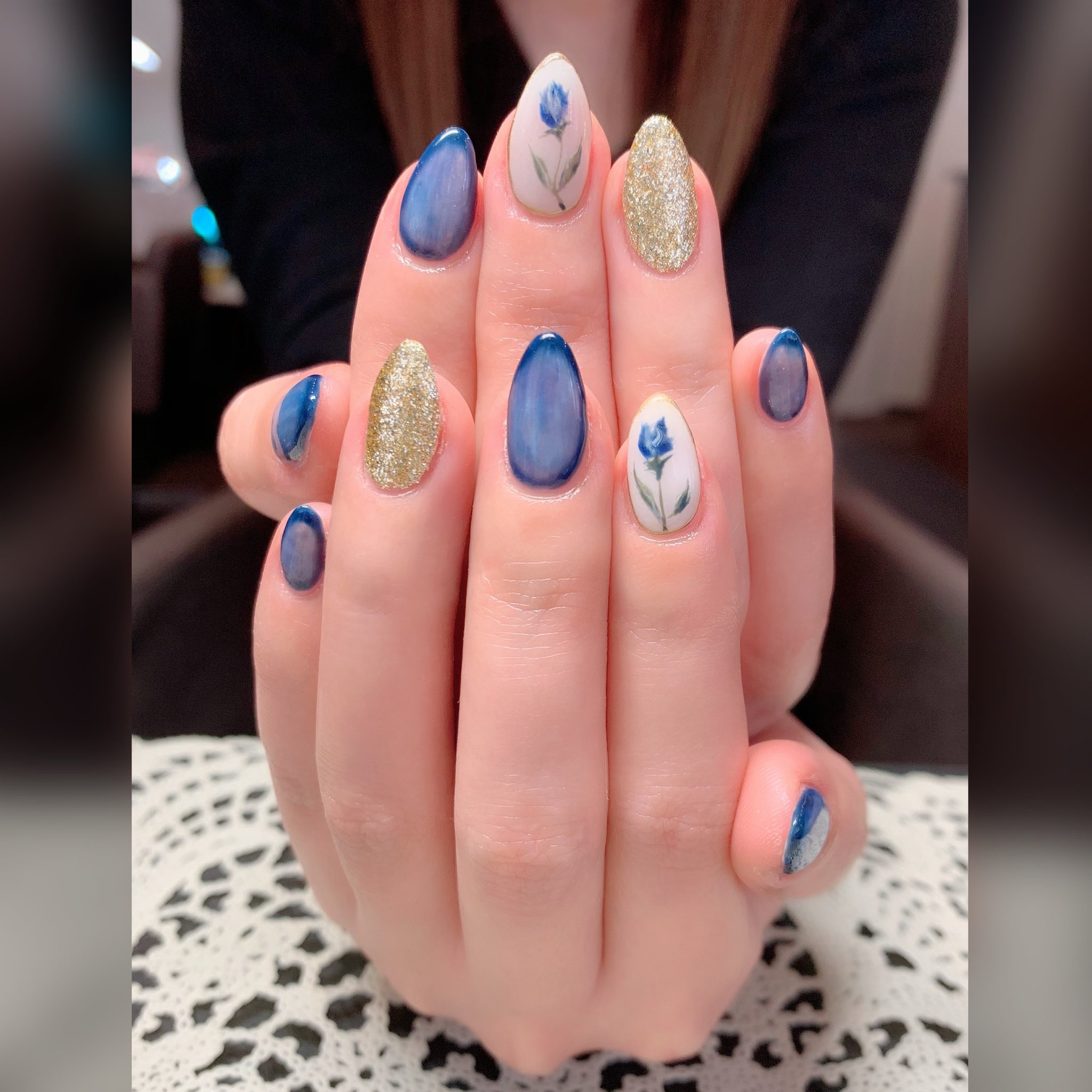 Taka Emi Pa Twitter New Nail アンティークネイル くすみブルーとゴールドラメに 手描きのチューリップ 可愛い ジェルネイル 大人ネイル ネイルチェンジ ネイルデザイン 春ネイル アンティークネイル ニュアンス ネイル 可愛い ネイル好き