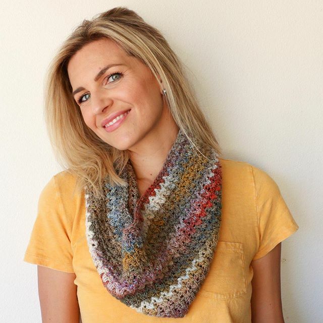 Welp, kinda seems like folks are going to be staying inside a bit more the next few weeks! 🦠
It’s the perfect time to grab your hooks and make a cute, quick cowl like this! Grab a light weight cotton yarn and it will be great for spring 🌼. Happy Sunday! ift.tt/2TzHD8g