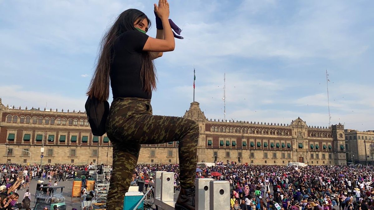 ChilangoCom's tweet photo. Diferentes maneras de protestar contra la violencia de género en el Zócalo. #NoSomosInvisibles #NiUnaMás #8M
📸 @lulurdapilleta https://t.co/PDJJp7Hewt