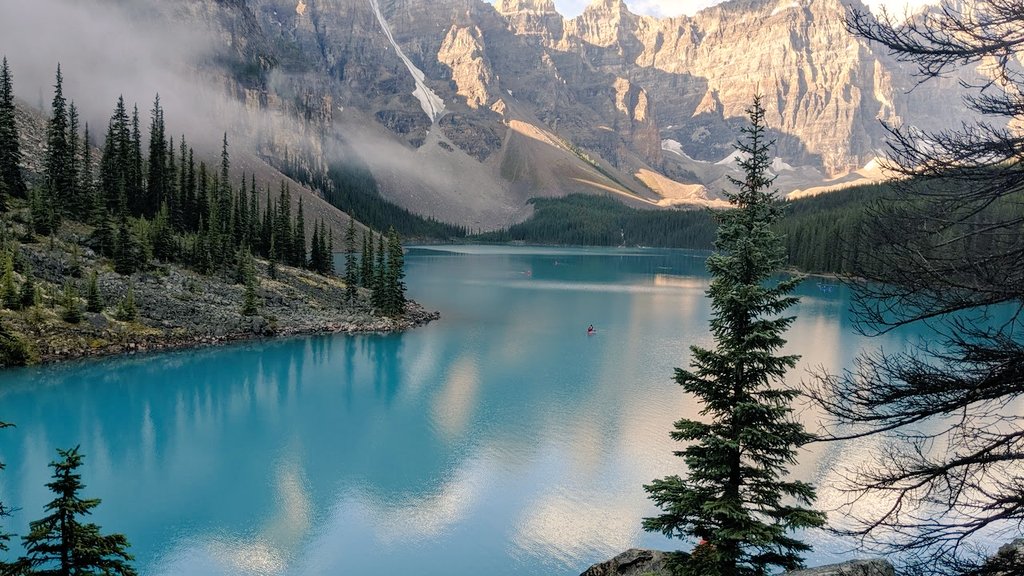 MerinNazeem's tweet photo. @Banff_Squirrel Waking up early morning to catch the Morraine Lake  during sunrise... So worth it😍 https://t.co/LGmmHAzgmG