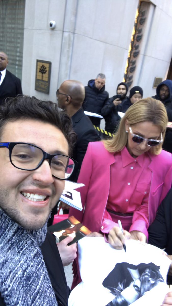 estu_lomas's tweet photo. I FUCKING MET CELINE FUCKING DION!!!!!!!!!!!!!!!!!!!! https://t.co/hP5csb1s6c