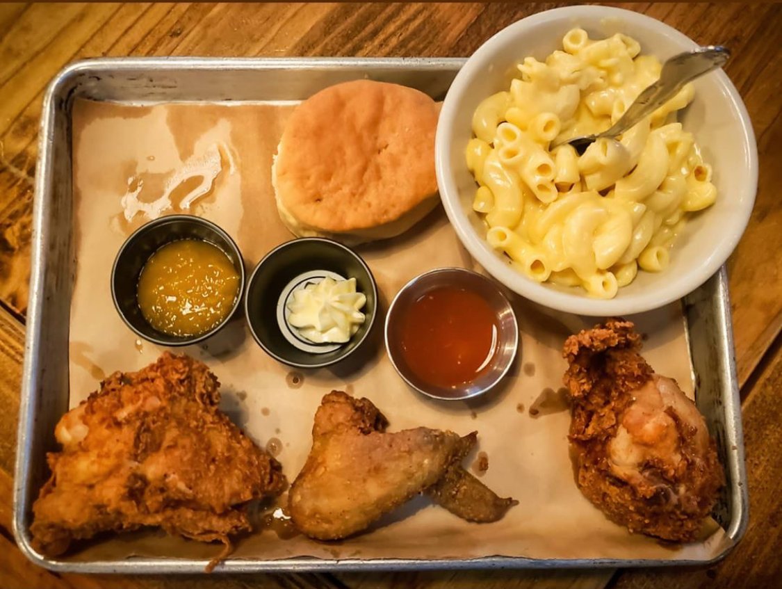 punkshouston's tweet photo. Current mood. Fried Chicken and mac n' cheese on the mind. https://t.co/GeXk8sKN9W