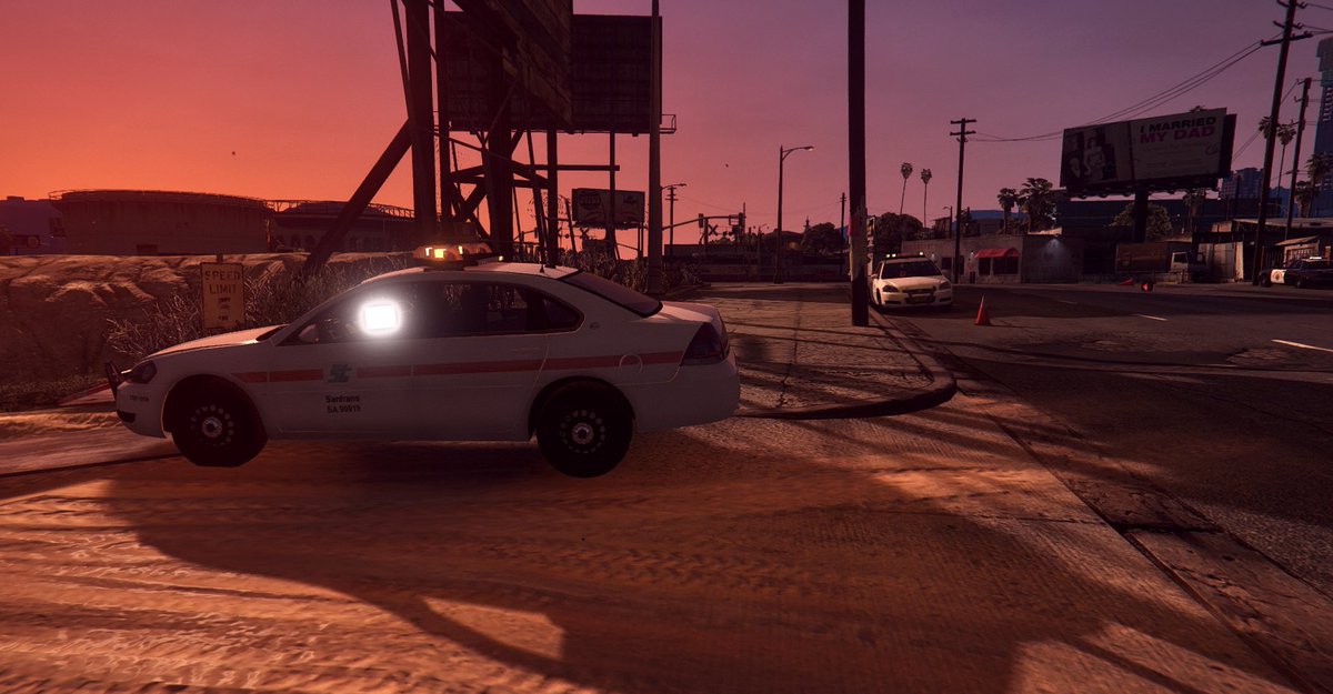 Santrans_sa's tweet photo. | INFO |  Nous prenons toujours un plaisir d'aider la police ! Image d'un fin de balisage d'une intervention de police https://t.co/13GnUI0mMH