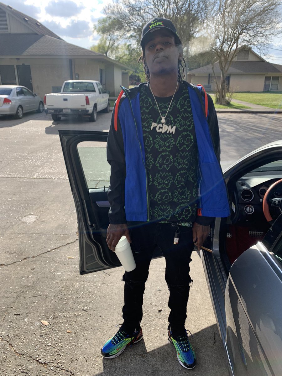 Purp_nd_Bars's tweet photo. Told My Momma She Ain’t Gotta Worry About Her Bills Long As We Got Vacuum Seals #pcdmempire🌎💸💯 https://t.co/MWGNYjP2j8
