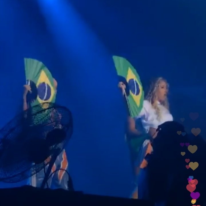 On Twitter Wasabi Com O Leque Da Bandeira Do Brasil Eu To Chorando Littlemixnogrls Littlemix