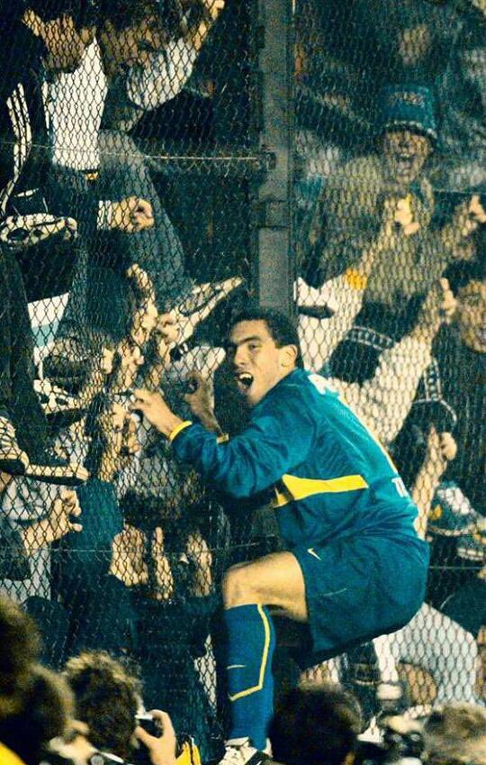 DegoTevez's tweet photo. 2003                         2020 https://t.co/Dup0nEMEXk