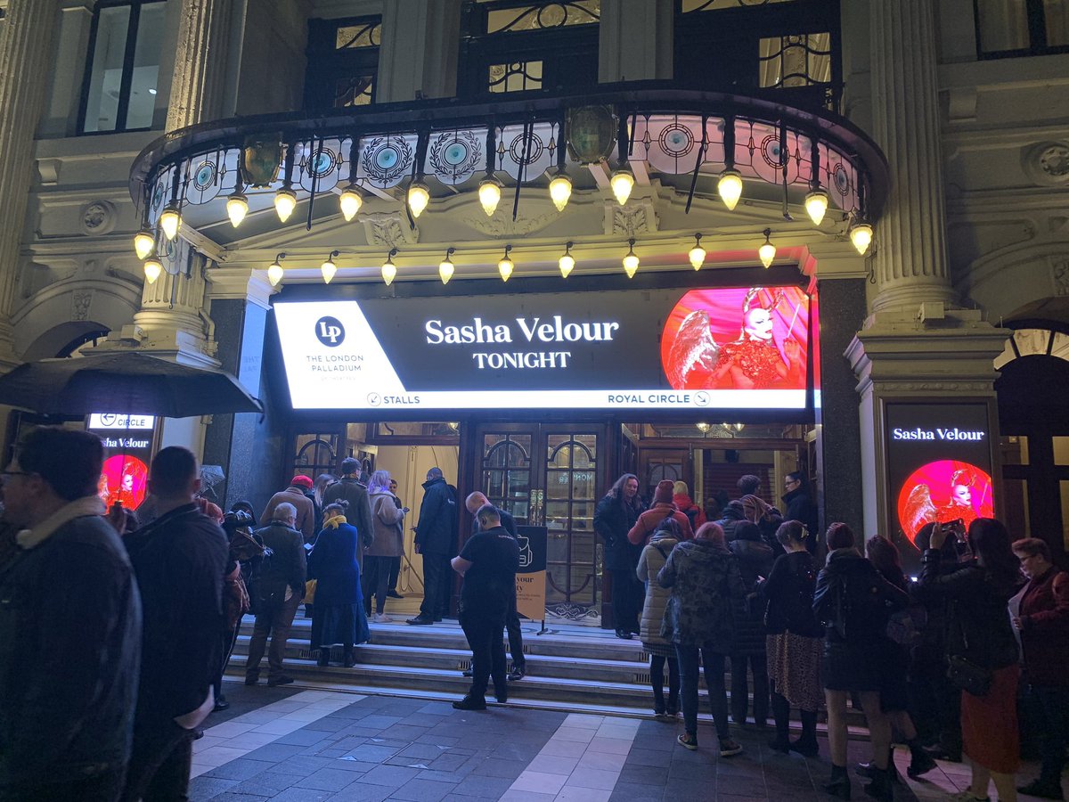 BeckyHaygarth's tweet photo. Stunning. @sasha_velour  #Smokeandmirrors @LondonPalladium -This show is a beautiful mix of #drag, #magic, creative #imagery, poignant songs, heartfelt stories, #humour &amp; talent. Every second was executed with #beautiful detail. Loved it 🌈❤️ Thankyou #AlexanderHedgesSteinberg https://t.co/gV0pdpr0BA