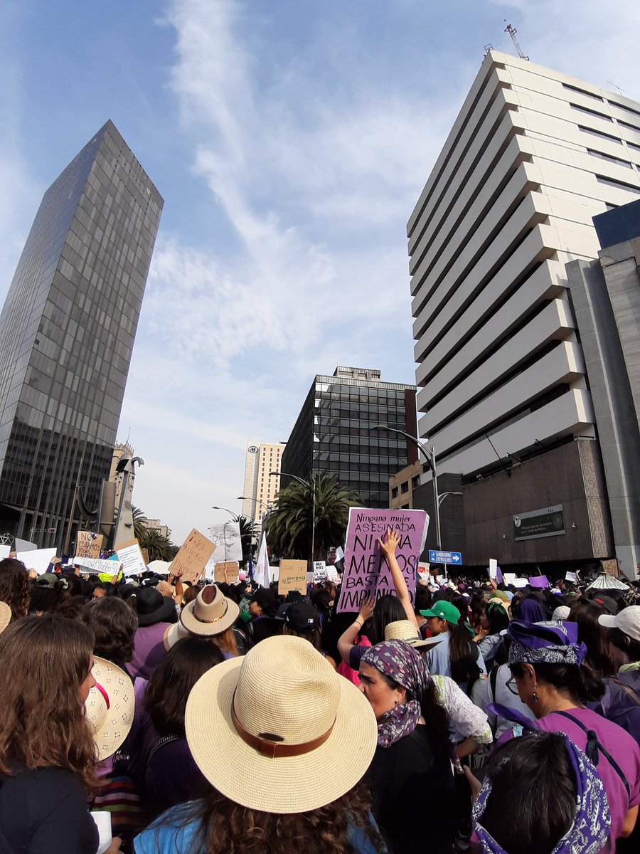 HomoEspacios's tweet photo. Algunas imágenes de la #MarchaFeminista de este #8Marzo en la Ciudad de México. https://t.co/4UOpSAROox