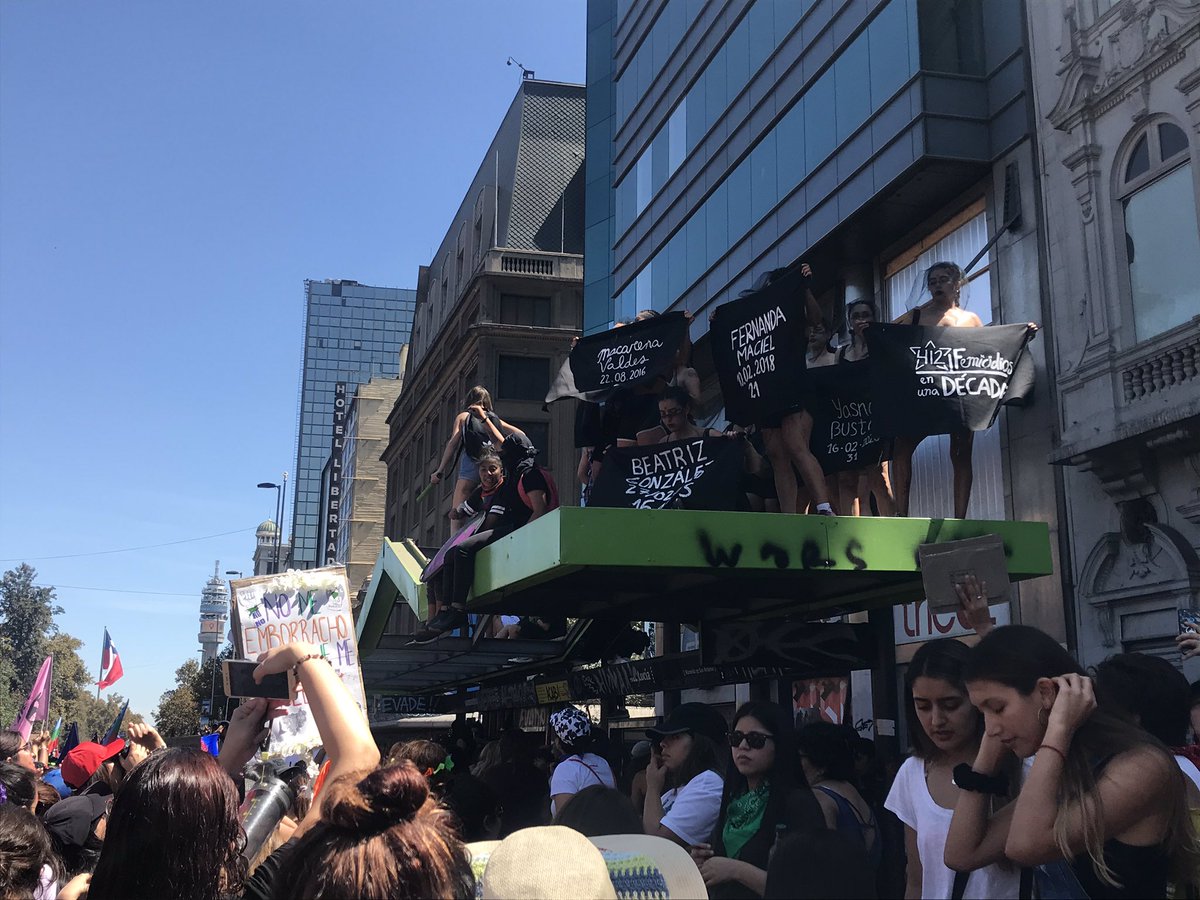 PetiteLoree's tweet photo. Cada registro que veo, me deja al borde de la lágrima.
La energía feminista es indescriptible.

No hay duda, somos HISTÓRICAS y nunca más será de otra manera.

Somos poderosas 🙌🏻💜

#NuncaMásSinNosotras #8M #Marcha8M #8M2020 #DiaInternacionalDeLaMujer https://t.co/8jcfDupX9D