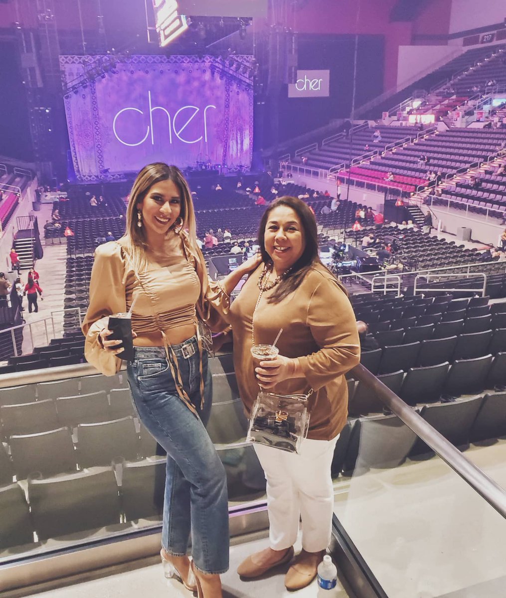 fiercelynn's tweet photo. Me and my Mamma Mia!
#internationalwomensday @cher #cherconcert https://t.co/eOMF3TZQLK
