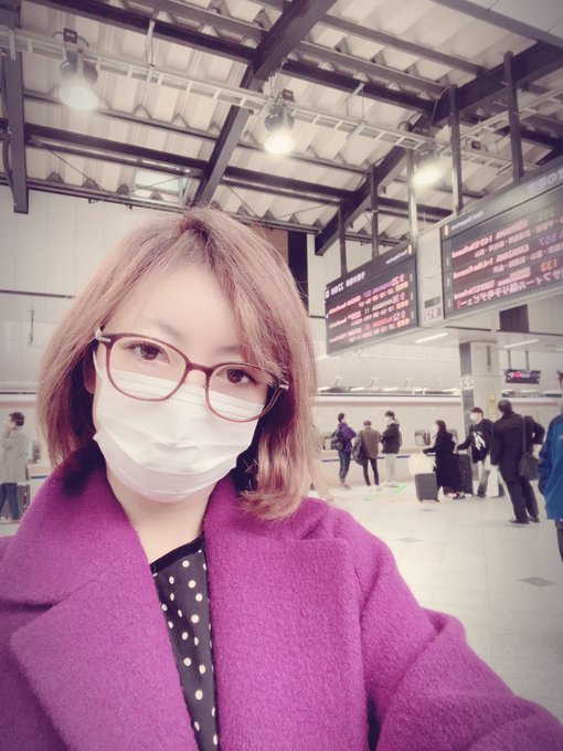 東京駅🚉　今から撮影で那須塩原に 行ってきまぁーす。。　しかしいつもよりやっぱり人がいなぁーい。 みなさんも、外出の際は気をつけてねん😊 https://t.co/nOtN3KuclL