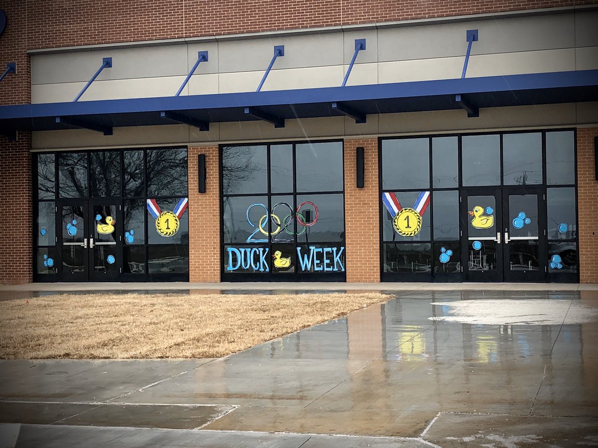 PesWildcats's tweet photo. We’re ready for DUCK Week!!!  Thank you Sara Watkins for the amazing window art!  It looks fantastic!! #DUCKweek @DUCKWeek2020 https://t.co/AAcX2zEiHQ