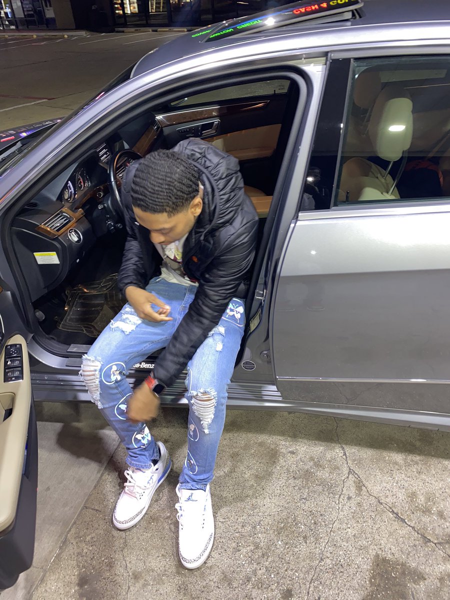 Myles20Brown's tweet photo. I shine with no problem 🦋 https://t.co/RgmgWVsTUW