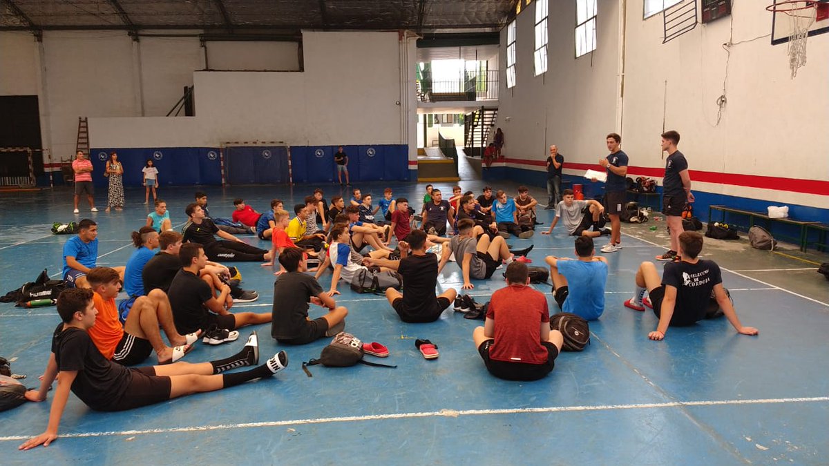 fecobalok's tweet photo. Entrenamiento de la pre-selección de Cadetes en el Col. Angloamericano de Alta Gracia. Cuerpo Técnico @FedeGolato11 @MauroBasilieri 
📸 D.E
@altagraciahand @PiasHandballOk @CiefHandball @GPJHandball @fchtvok @confedepcba @RubenDiliddo @gabycmartin @LeopoRivarola @ShowsportCanal https://t.co/Z9uJcTUZuv