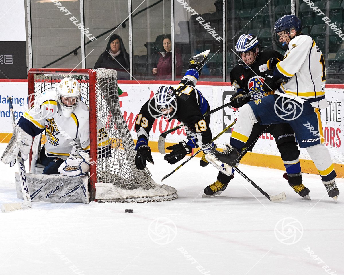 Draft_Eligible's tweet photo. 08Mar2020 - Bronze medal matchup at #minormidgetaaa showcase in Belleville at Quinte S&amp;WC saw #SouthernTier Admirals faceoff against @whitby2004AAA .  It was a close affair...#STA with 3-2 win. @HometownHockey @UnderArmour All pics soon at https://t.co/wjAP0Xcv0c https://t.co/o3LuqvBGVU