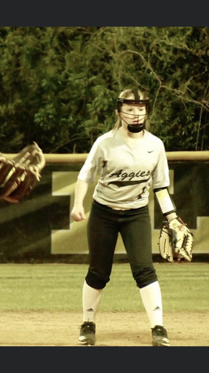 SHSAggieSoftbal's tweet photo. Happy Birthday Gracyn Brooks.   We hope you have a great day!!🎂🎂🎂 https://t.co/X3uTGKQp4j