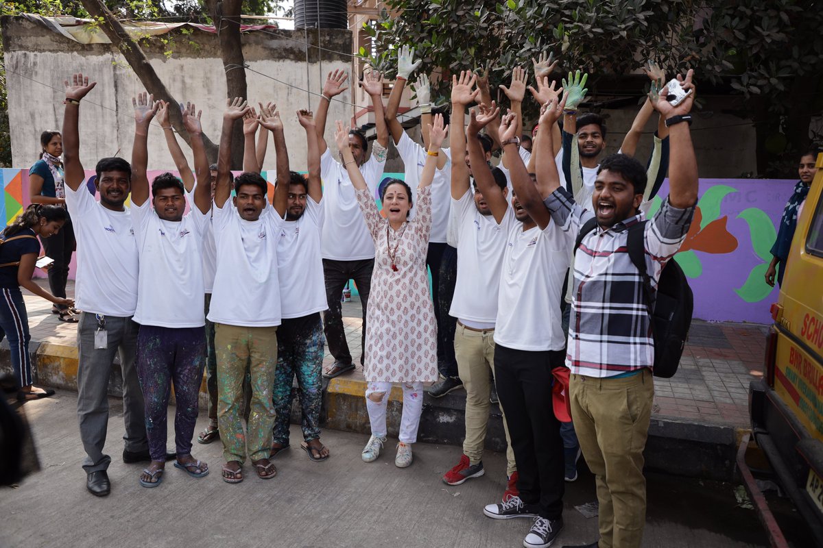 PhoenixFoundat7's tweet photo. That was so fun and satisfying to clean and paint...🙂🙂
Phoenix Group team participated in the second chapter of Misaal Hyderabad initiative. Senior leaders from the group translated their creativity into colours on the walls of Film Nagar #Hyderabad #communitymatters #wellness https://t.co/mKObfBGQtU