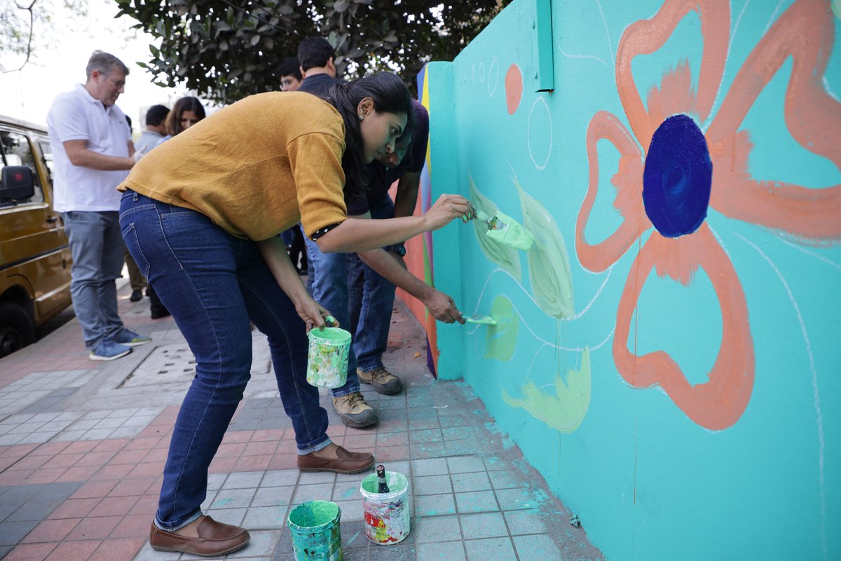 PhoenixFoundat7's tweet photo. That was so fun and satisfying to clean and paint...🙂🙂
Phoenix Group team participated in the second chapter of Misaal Hyderabad initiative. Senior leaders from the group translated their creativity into colours on the walls of Film Nagar #Hyderabad #communitymatters #wellness https://t.co/mKObfBGQtU