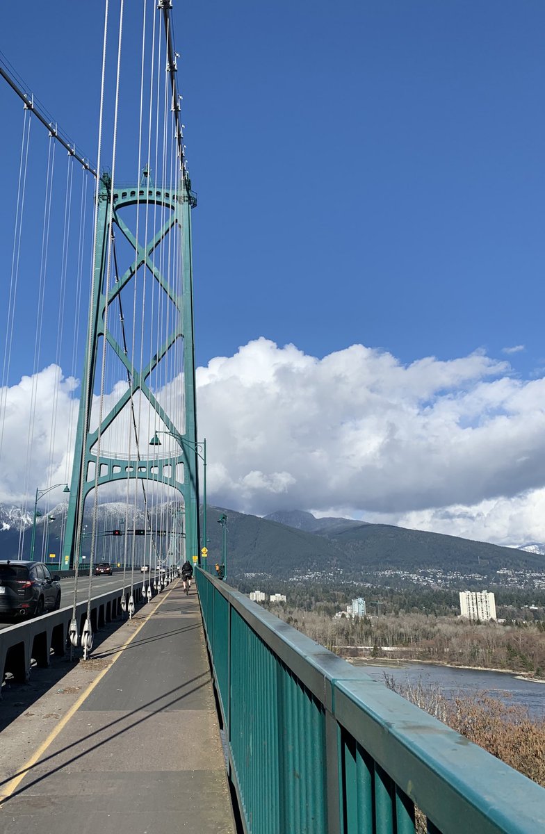 Took almost two years of living in Vancouver but finally ran over Lions Gate Bridge to North Van and what a gorgeous day to do it! Sunday Runday done ✅ 🏃🏼‍♀️ 🌞