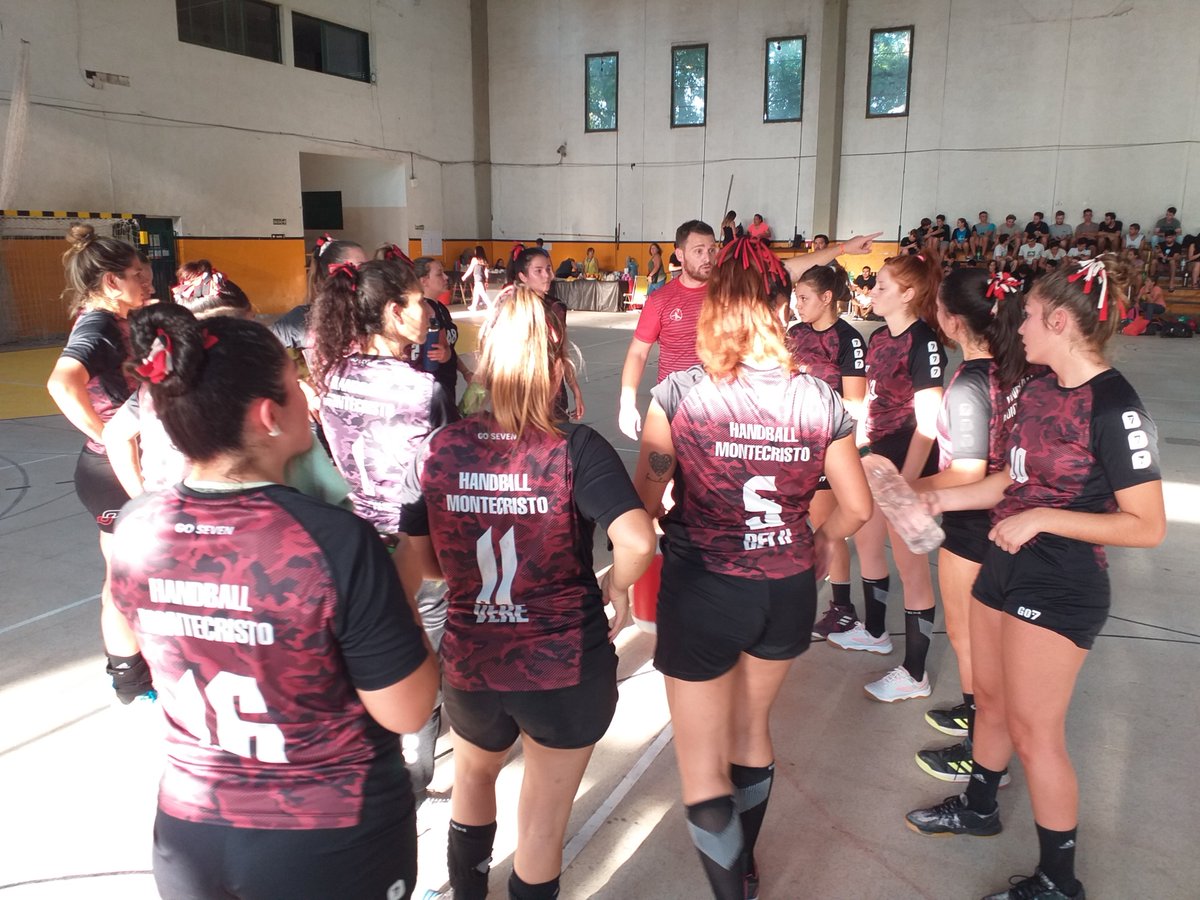 #CopaCórdoba 🏆organizada por Club Bco de Cba, 8va Edición. Sábado y Domingo.
📸 <a href="/Lolyguapas/">Loly Coria</a> 
<a href="/RCHandball/">RCH</a> <a href="/GPJHandball/">GPJ Handball</a> <a href="/HandballCab/">Club Atlético Belgrano - Handball</a> <a href="/fchtvok/">FCHtv</a> <a href="/RubenDiliddo/">Rubén Di Liddo</a> <a href="/confedepcba/">Confedeportescba</a> <a href="/CAHandballARG/">CAH - Handball Argentina</a> <a href="/gabycmartin/">Gabriela Martín</a> <a href="/ShowsportCanal/">Canal Showsport</a> <a href="/LeopoRivarola/">Leopoldo Rivarola</a>  <a href="/Adrian_Viotti/">ADRIAN VIOTTI</a>