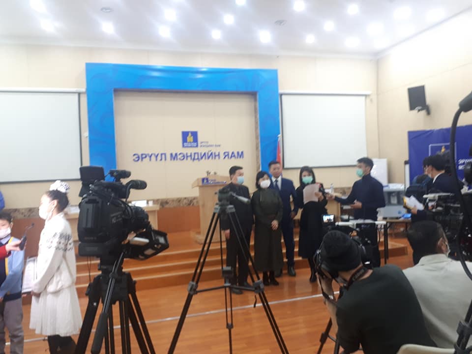 Туул голын сав газрын захиргааны хамт олон COVID-19 вирусын халдвараас урьдчилан сэргийлэх үйл ажиллагаанд дэмжлэг үзүүлэн хандив өргөлөө.