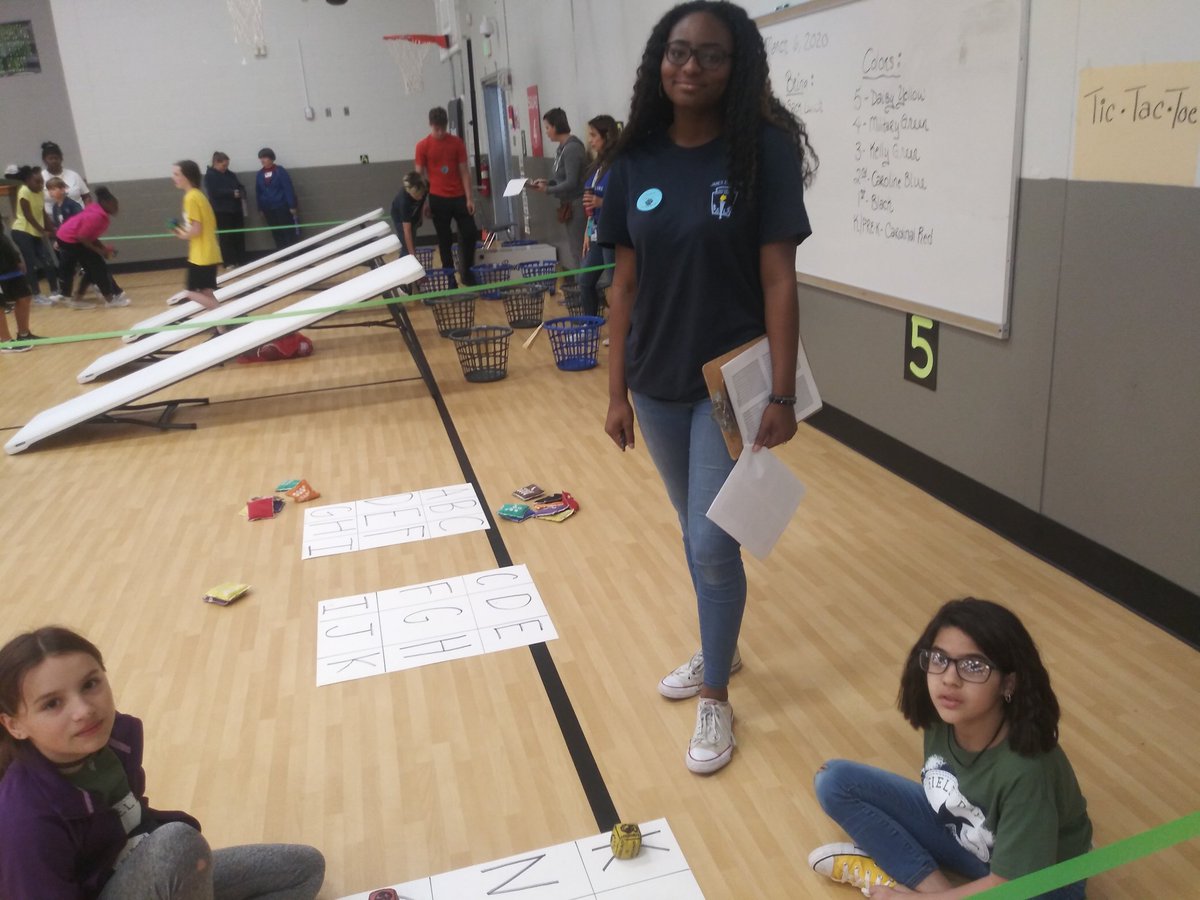 Last Friday, we had a group of volunteers help out at West Memorial Elementary School's field day. So thank you so much all of you for helping out these kids. Your presence is highly influential to them!