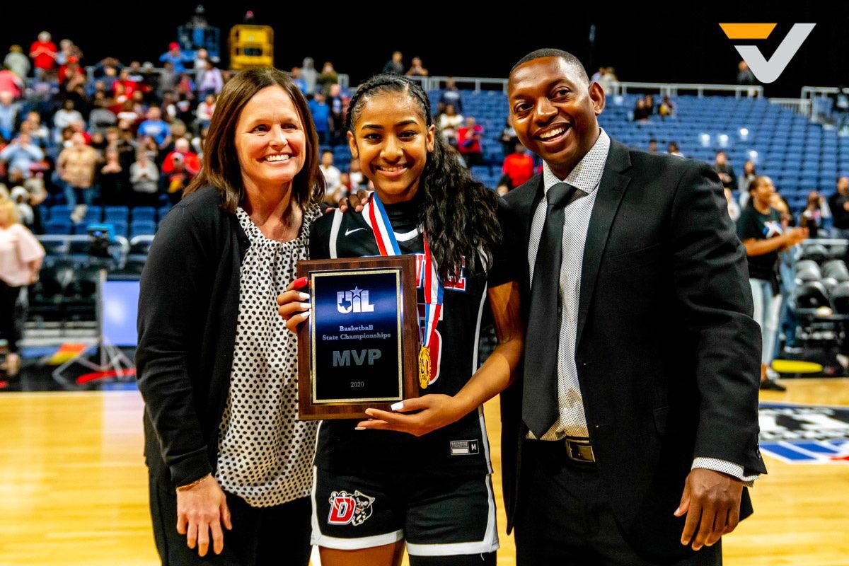 dejakelly25's tweet image. Mannn WE did it.With everything I’ve been through throughout my high school career, to be able to finish my senior year on top is truly special.Thank U to my teammates &amp;amp; coaches for this memorable season! We are truly the City of Champs! YOUR 2020 STATE CHAMPS! 💍🥇#mambaprincess