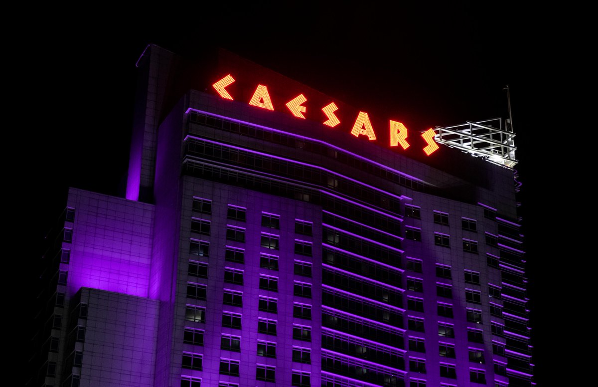 CaesarsWindsor's tweet photo. We are shining purple tonight until March 14 in support of #InternationalWomensDay. A day to recognize women's achievements and acknowledge the challenges they continue to face in the quest for gender equality. #CWCares #PeoplePlanetPlay https://t.co/ojQGmGA1s3