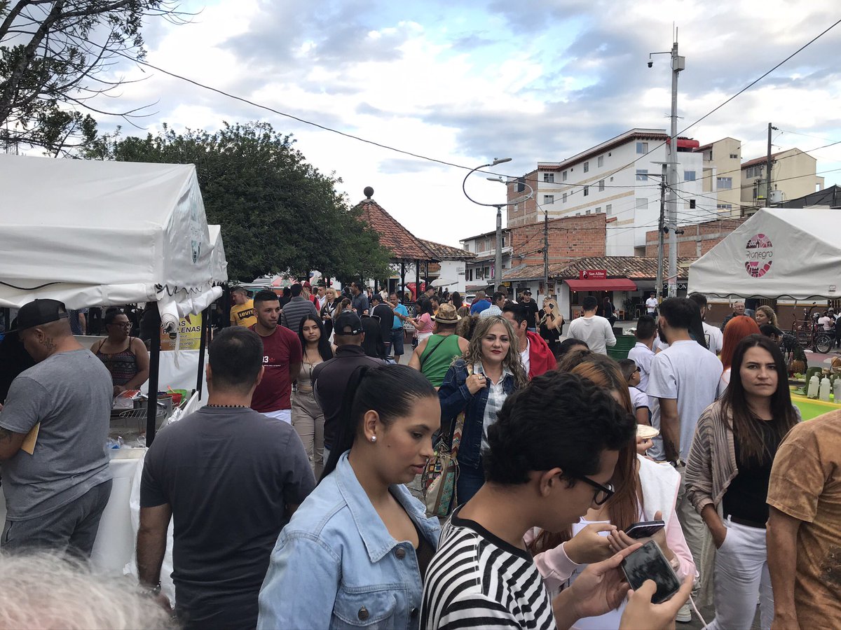 MarkOrmsbee's tweet image. More pics from Colombia, even a Starbucks.